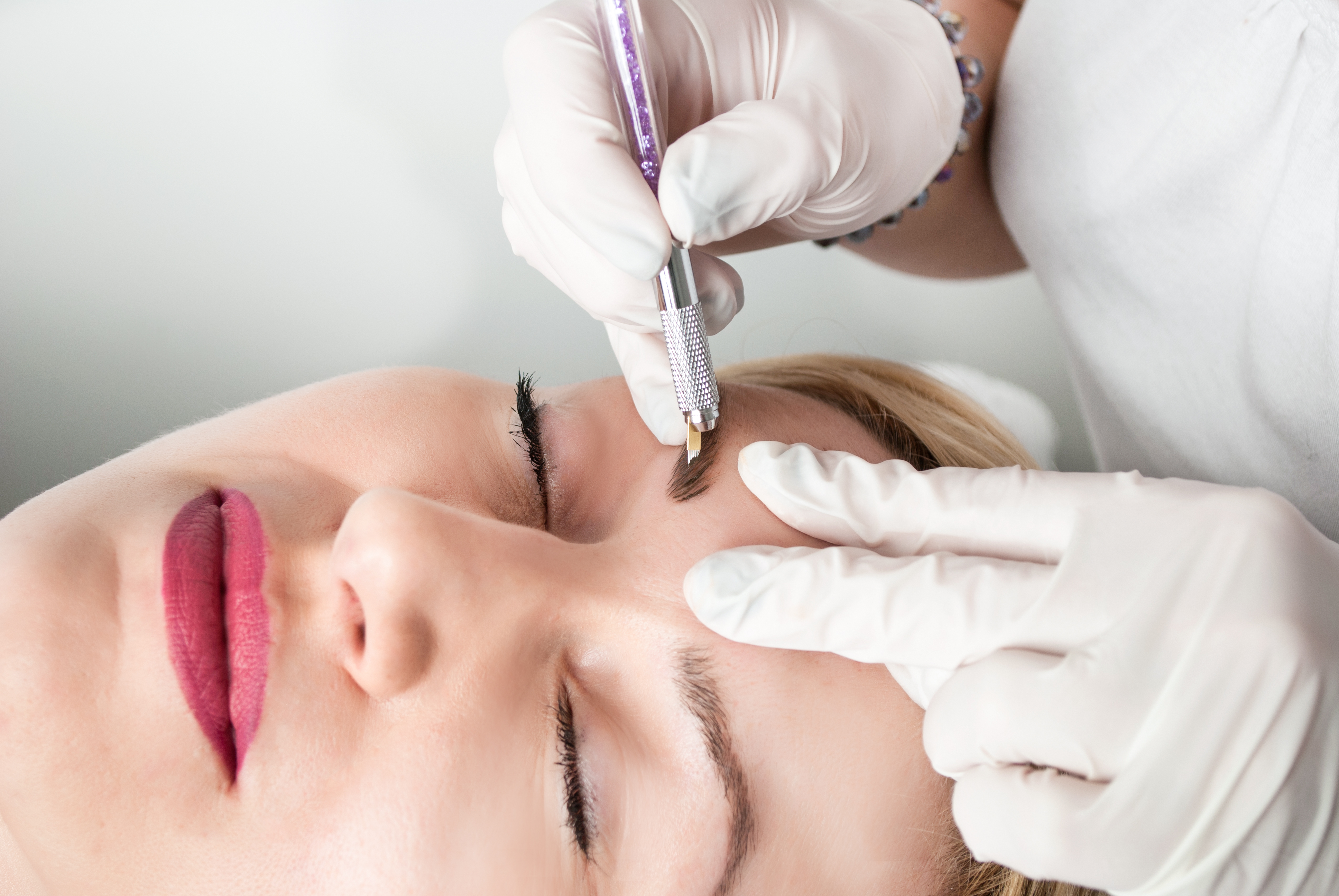 Close-up of the Ombré Brows technique.